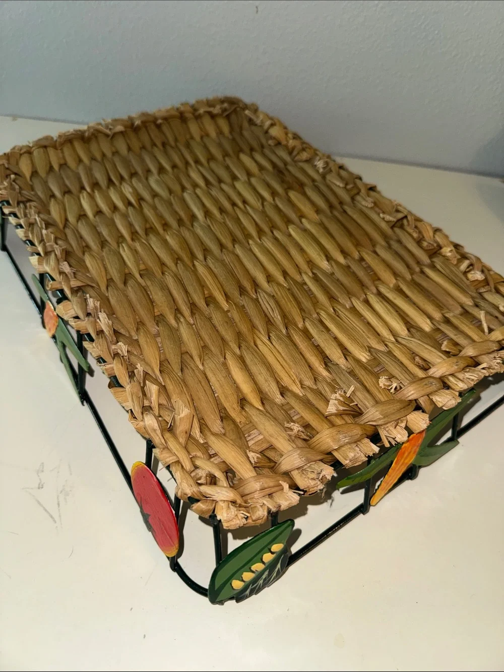 Vintage Raffia Woven Casserole /Picnic Dish Carrier Vegetable Decorated Basket